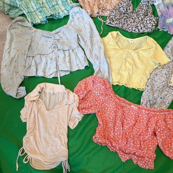 Women's Spring Top Lot - Picture 4 of 5